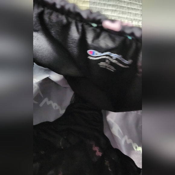 Girls Champion shorts Xl (16) - Picture 2 of 3